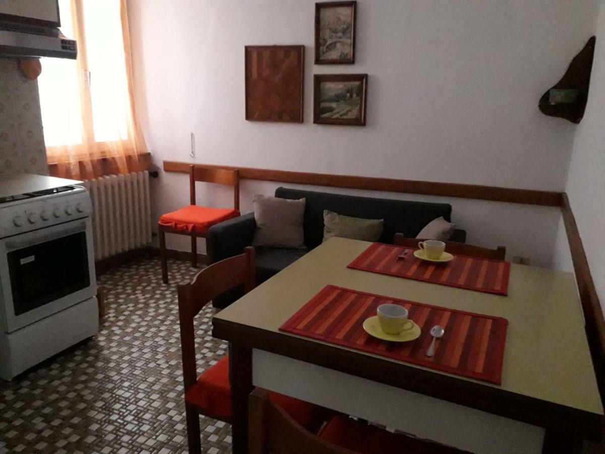 Casa Teresina - Corenno Plinio Lago Di Como Apartment Dervio Bagian luar foto